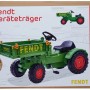 Verpackung des BIG Kindertraktor Fendt Geräteträger mit verstellbarem Sitz.