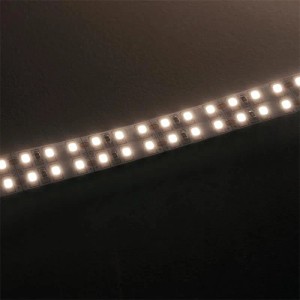 McShine LED-Stripe, 5m, kaltweiß leuchtend, mit zwei Reihen LEDs für helle Innenbeleuchtung.