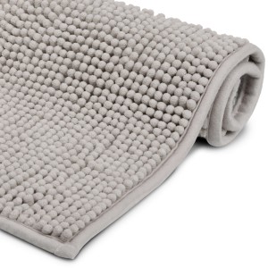 Hellgrauer Beautissu BeauMare FL Badteppich (50x60cm) mit Noppenstruktur und gerolltem Rand.
