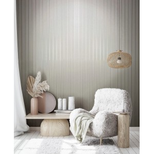 Wohnraum mit Marburg Vliestapete Villa Romana 53 in Grau-Beige mit Streifenmuster.