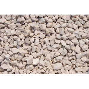 Nahaufnahme von Chateau-Beige Marmorsplitt 16-25 mm, Zierkies für Garten und Landschaft.