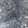Silberne, glitzernde Weihnachtsgirlande aus PVC. Dichte, schimmernde Stränge für festliche Dekoration.