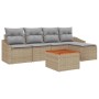 Beiges 6-tlg. Garten-Sofa-Set aus Polyrattan mit Kissen und Tisch.