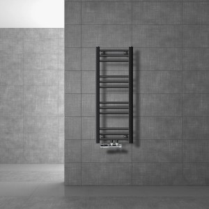 Anthrazit Badheizkörper 300x800 mm mit Eck-Anschlussgarnitur an grauer Wand.