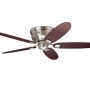 Flacher Hunter Deckenventilator Low Profile III, Chrom gebürstet, mit braunen Flügeln und Zugschalter.