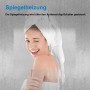 Frau mit Handtuch vor beschlagenem Badspiegel mit Spiegelheizung.