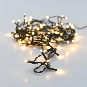 LED-Lichterkette mit 240 warmweißen LEDs und schwarzem Kabel, geeignet für den Außenbereich.