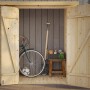 Palmako Gerätehaus Leif, hellgrau lackiert, mit geöffneten Türen und Gartengeräten im Inneren.