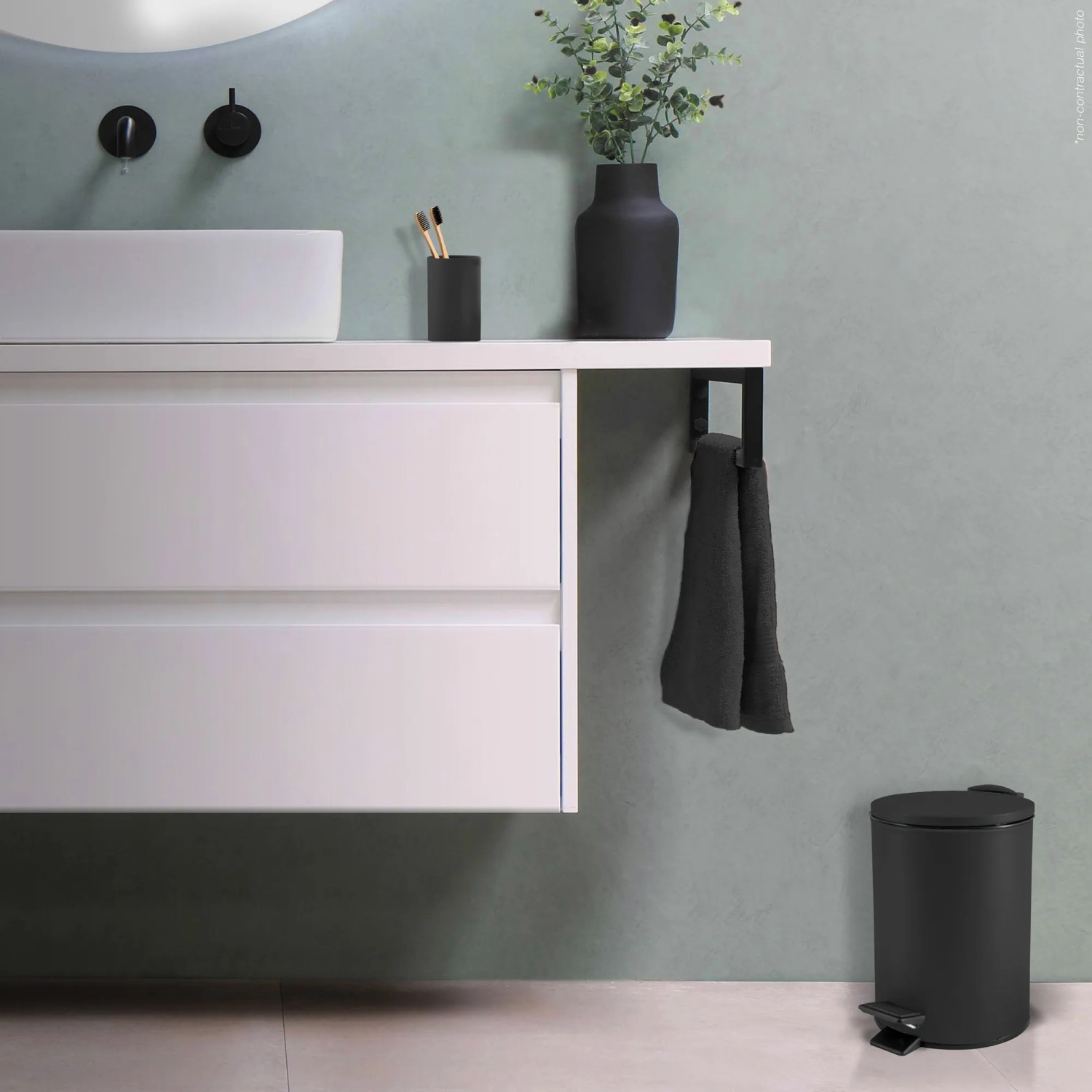 Spirella Adelar Kosmetikeimer, 5L, mattschwarz, im modernen Badezimmer.