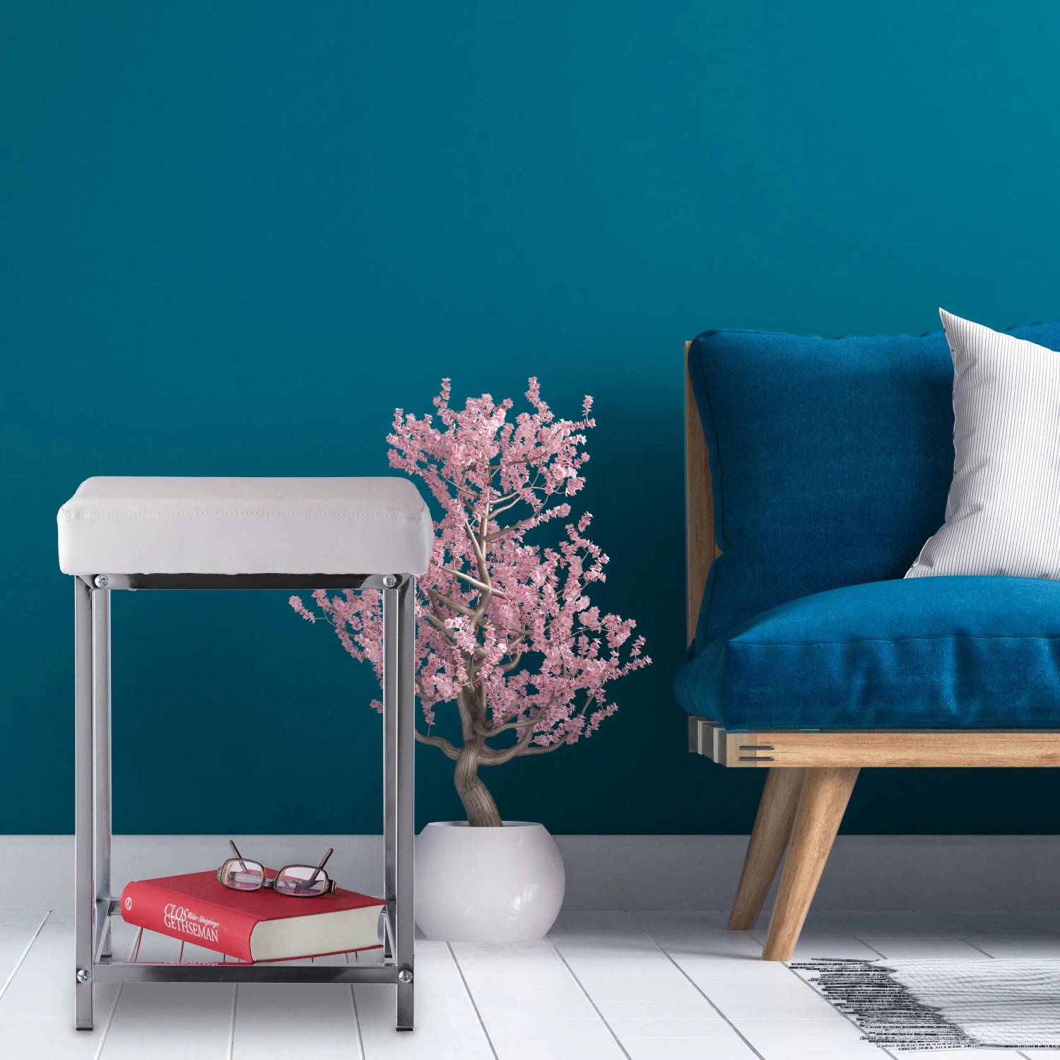 Quadratischer Relaxdays Polsterhocker in Weiß mit Chromgestell und Ablage für Wohnzimmer oder Bad.