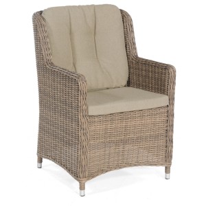 Natur24 Avatar Sessel aus Kunststoffgeflecht in Rustic-Stream mit beigen Kissen.