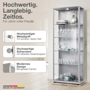 Silberne K-Möbel Vitrine mit LED-Beleuchtung und Glasböden, 176x67x33 cm.