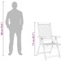 Größenvergleich: Klappbarer Gartenstuhl aus Akazienholz, 111 cm hoch, neben einer Person (180 cm).