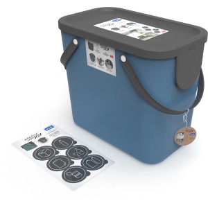 Blauer Rotho Mülleimer Albula 25 l mit grauem Deckel und Aufklebern zur Abfalltrennung.