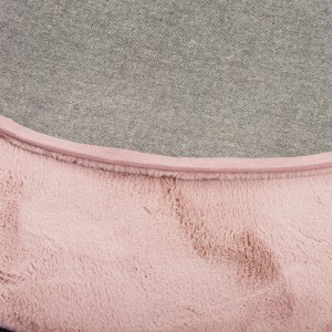 Detailaufnahme: Runder, altrosa Fellteppich (80x80cm) der Marke Pergamon. Super Soft und luxuriös.