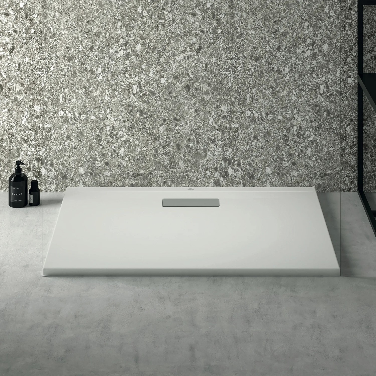 Rechteckige, extraflache Ideal Standard Duschwanne, 100x70 cm, in Weiß.