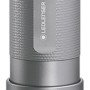 Solidline Pro 220 Taschenlampe aus Aluminium, silberfarben mit rotem Knopf.