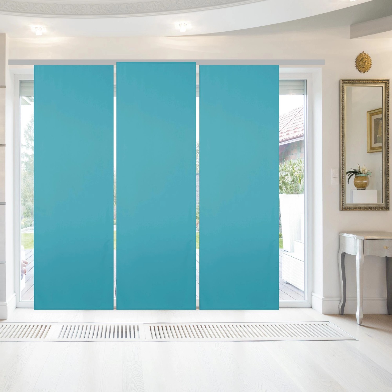 Türkiser Bestgoodies Flächenvorhang Ellen, 3er-Pack, vor Fensterfront.