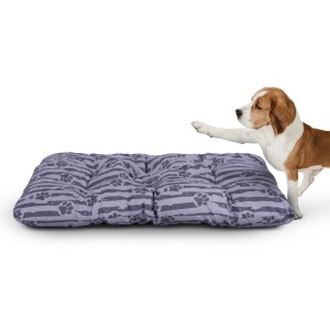 Anthrazit Hundekissen (85x125cm) mit Pfotenmuster und Hund davor.