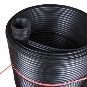 Gre Solarheizung für Aufstellpools, 59x59x29 cm, schwarz. Solar-Poolheizung aufgerollt mit Anschlussstück.