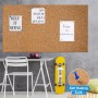 KARAT Rollenkorkplatte 100x100x0,2cm als Pinnwand im Büro mit Skateboard und Schreibtisch.