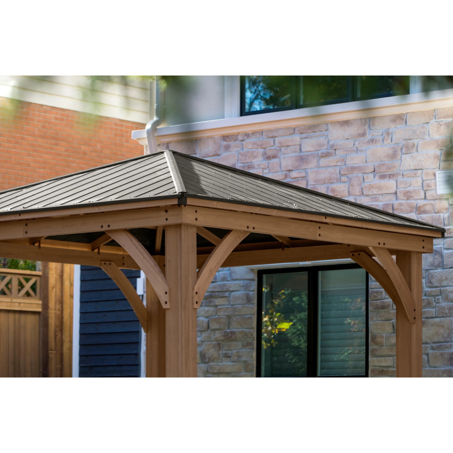 Westmann Holz Pavillon Devon mit Aluminium-Dach, 366x366 cm, FSC®-zertifiziert. Gartenlaube mit stabilen Pfosten.