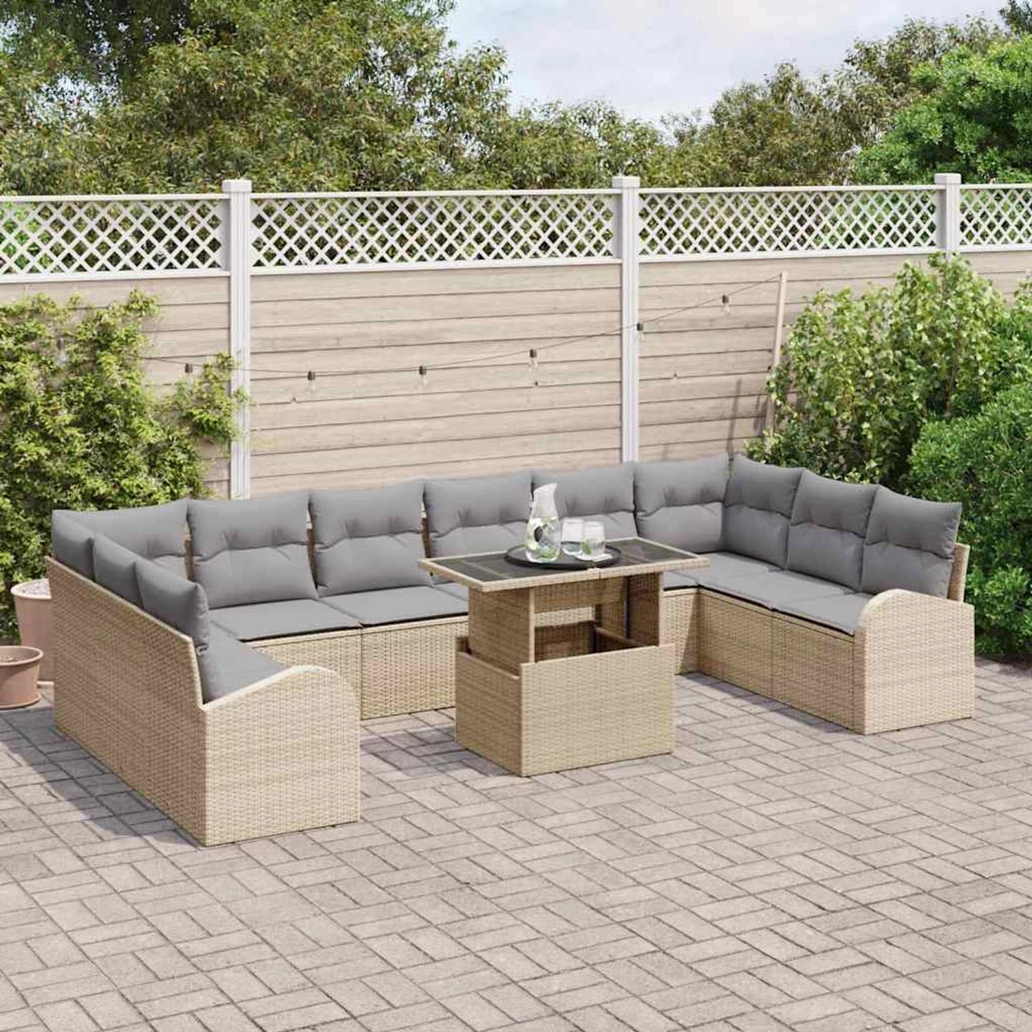 Beiges 11-tlg. vidaXL Garten-Sofa-Set aus Polyrattan mit Tisch und grauen Kissen.