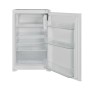 Offener, weißer Einbau-Kühlschrank mit Gefrierfach als Teil der Flex-Well Classic Küchenzeile.