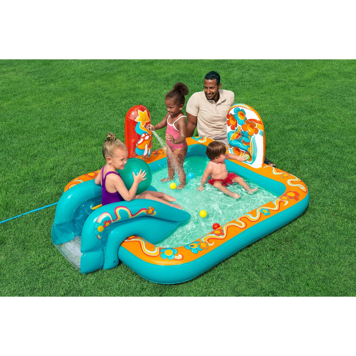 Bestway Wasserspielcenter Retro Welt mit Rutsche, Sprinkler und spielenden Kindern im Garten.
