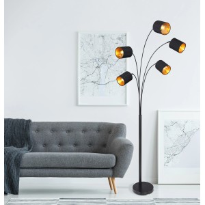 Schwarze, 5-flammige Globo Stehleuchte Kaddy im Wohnzimmer. Design-Stehlampe mit Textilschirm.