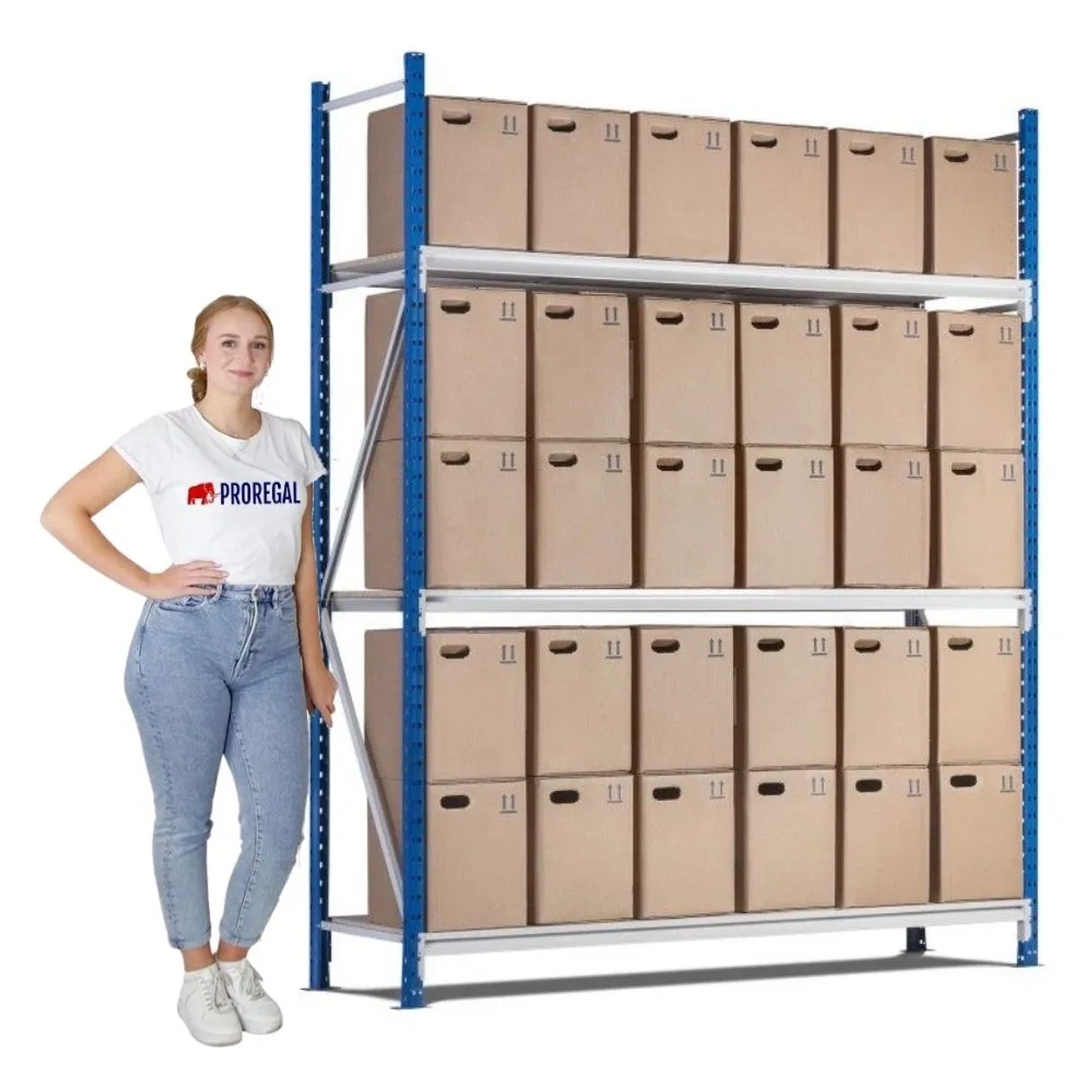 Belastbares PROREGAL Weitspannregal Maximus mit 3 Ebenen, blau/grau, beladen mit Kartons.