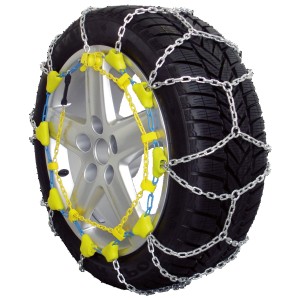 Ottinger Marathon Schneekette Gr. 803 mit Felgenschutz montiert auf einem Reifen.