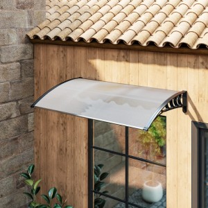 Outsunny Vordach 90 mit UV-Schutz über einer Tür. Gebogenes, transparentes Polycarbonat-Dach mit schwarzer Halterung.