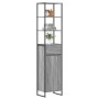 Hoher Badschrank in Grau Sonoma Holzoptik mit schwarzem Metallgestell, Schublade, Tür und offenen Fächern.