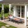 Sekey Feldbett mit Matratze: Frau entspannt auf Campingbett im Garten.