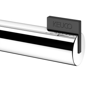 Detailaufnahme: Verchromter Keuco Reva Toilettenpapierhalter mit Ablage.