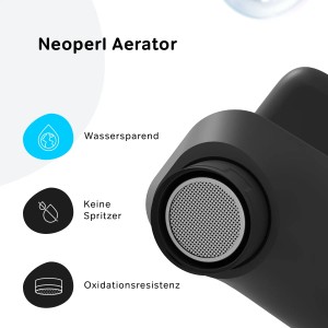 Detailaufnahme: Schwarze AM.PM Wannenarmatur mit Neoperl Aerator für Wassereinsparung.
