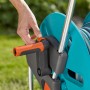 Gardena CleverRoll M Easy Schlauchwagen mit Handkurbel zum Aufrollen des Gartenschlauchs.