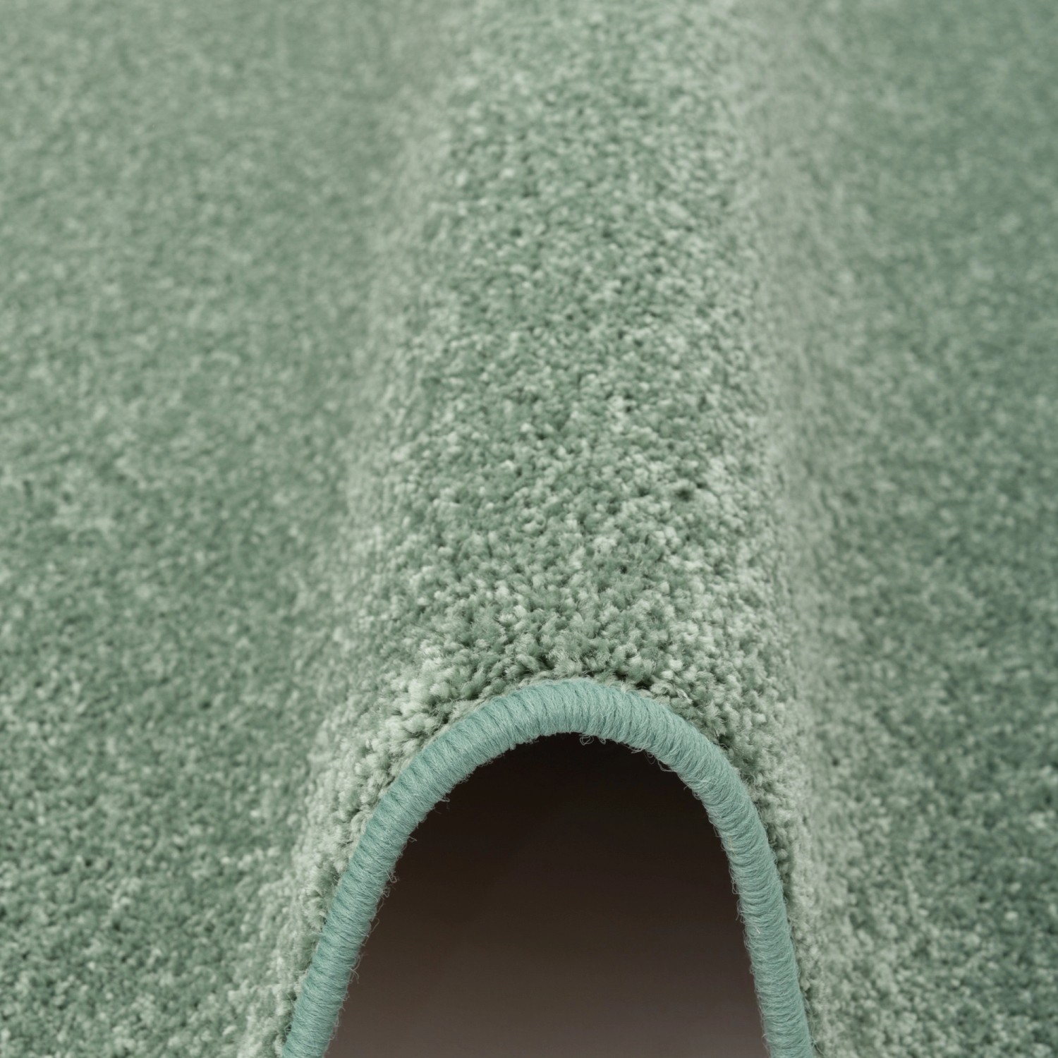 Detailansicht: Mintgrüner, runder Hochflor Teppich (200cm) aus der Snapstyle Cottage Kollektion.