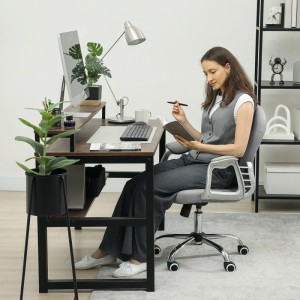 Ergonomischer, hellgrauer Vinsetto Bürostuhl im Home Office mit Person.