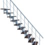 Minka Mittelholmtreppe Comfort Top in Walnuss/Weiß, Innentreppe mit Holzstufen und weißem Geländer.