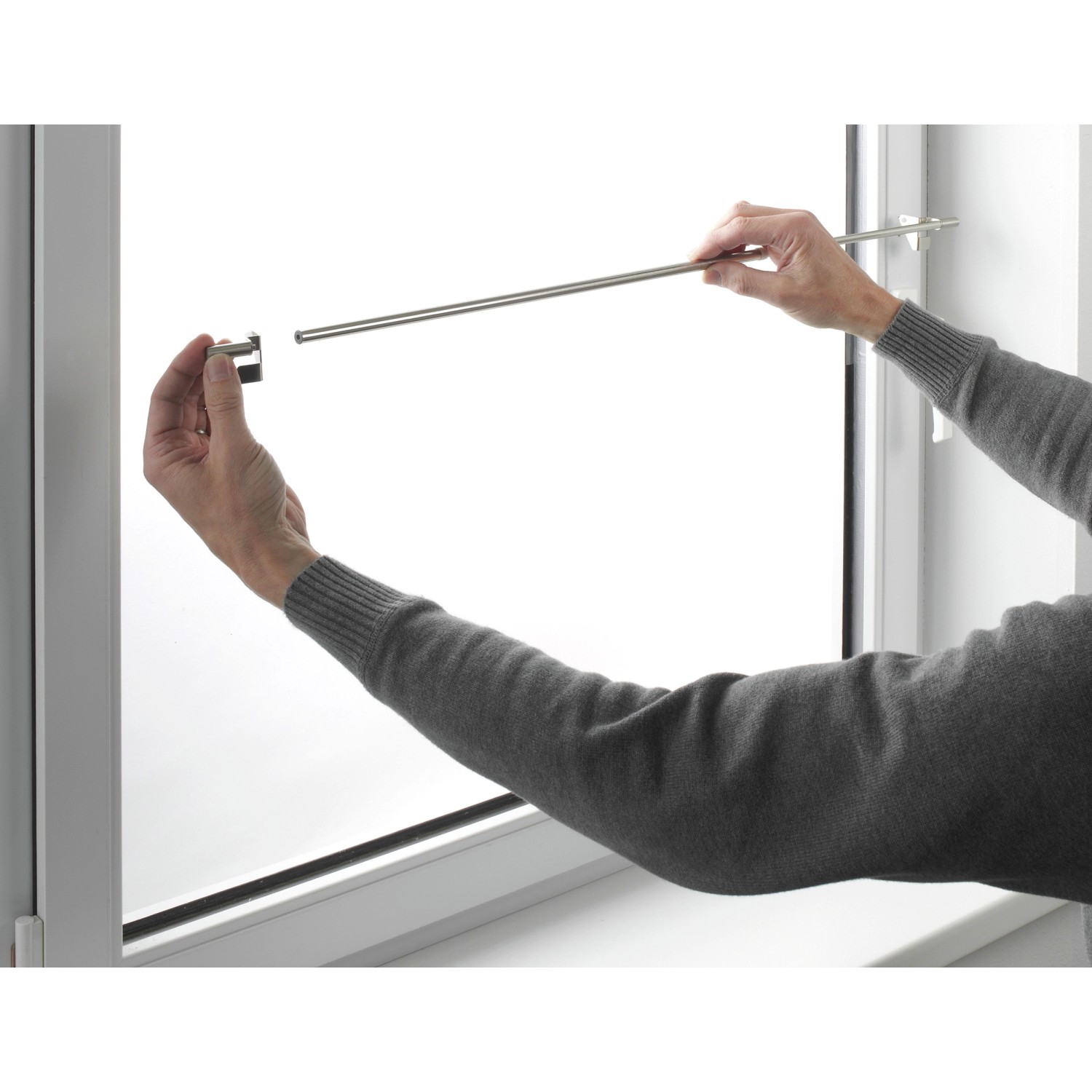 Gardinia Klemmstange Press&Go Edelstahloptik, Montage am Fenster ohne Bohren.