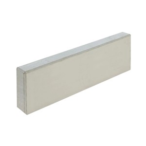 Diephaus Randstein Emlan Grau aus Sichtbeton, 100x40x8 cm. Ideal für die Einfassung von Grünflächen.