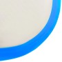 Nahaufnahme der blauen aufblasbaren Gymnastikmatte aus PVC, mit hellem grauen Bereich. Sport & Fitness.