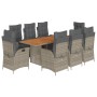 9-tlg. Garten-Essgruppe aus grauem Poly Rattan mit Tisch und 8 Stühlen mit grauen Kissen.