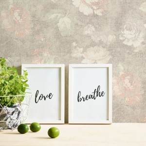 Bricoflor Rosen Tapete in Leinenoptik Vlies Rosentapete Gemalt in Creme Beige Altrosa für Ess und Schlafzimmer Blumen Vliestapete im Vintage Stil