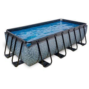 Rechteckiger, grauer EXIT Stone Pool 400x200x100cm mit Steinmuster und Sandfilterpumpe.