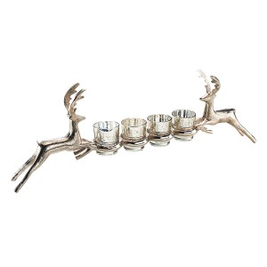 Weihnachtlicher Kerzenhalter mit zwei Rentieren und vier Teelichtern als festliche Deko.