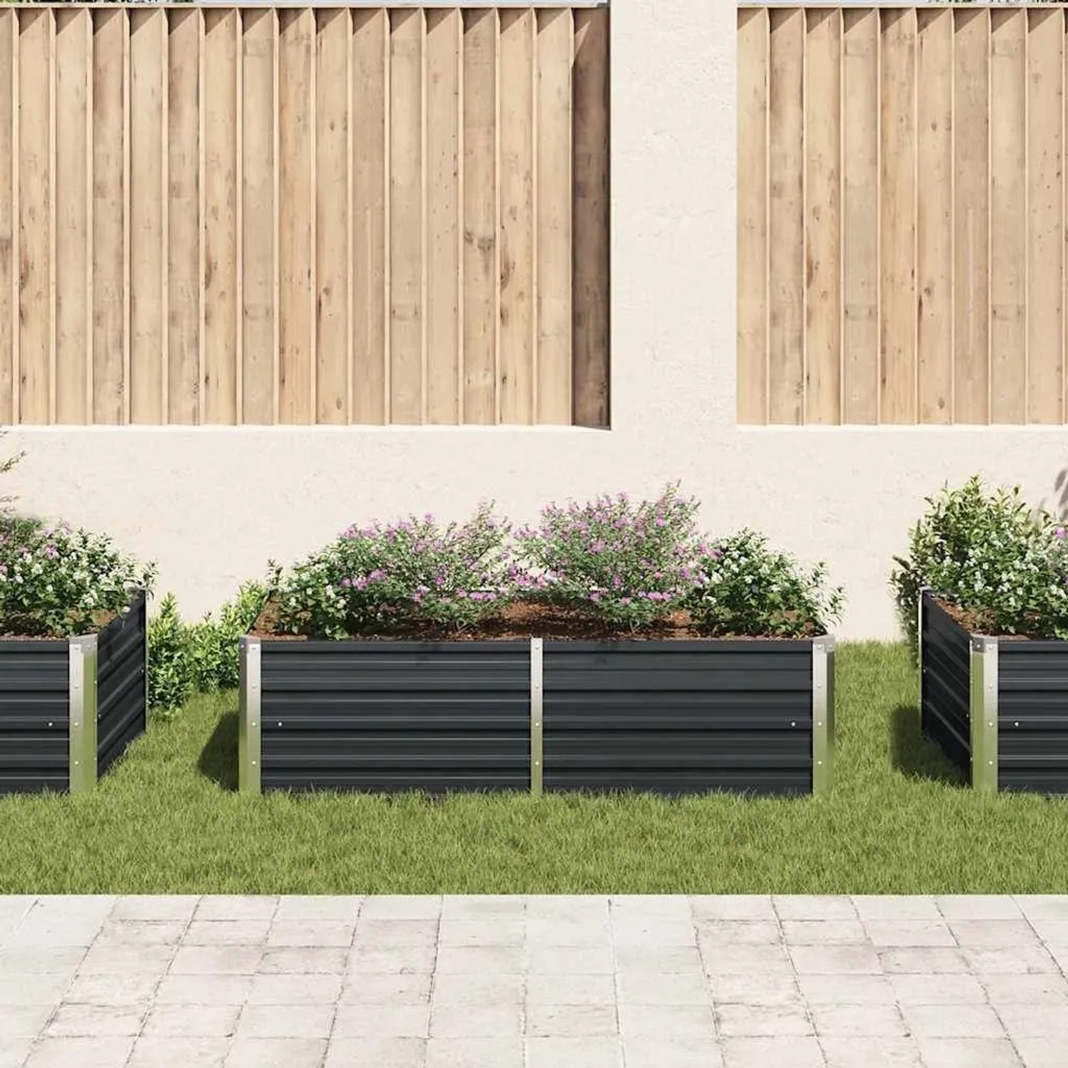 Anthrazitfarbenes vidaXL Hochbeet aus verzinktem Stahl, 160x80x45 cm, bepflanzt mit Blumen.