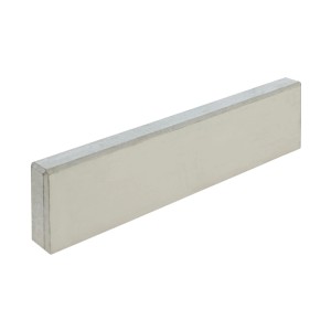 Grauer Diephaus Randstein Emlan aus Sichtbeton, 100x25x8 cm, ideal für Garten-Einfassungen.